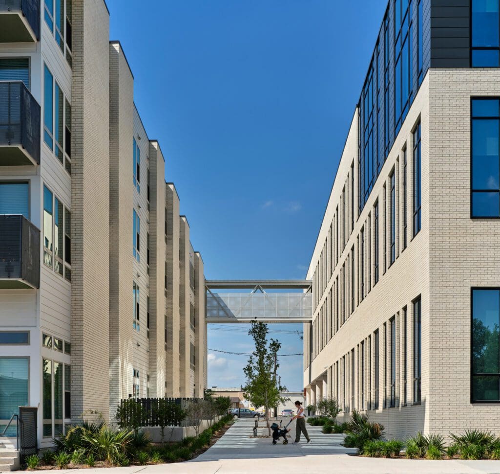 travis flats courtyard 