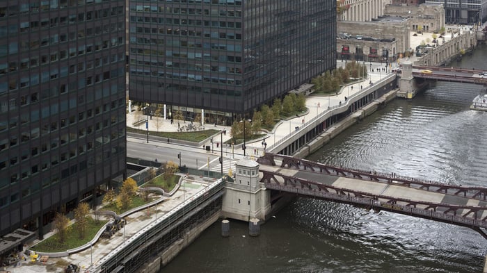 10 & 120 South Riverside Plaza Evaluation and Restoration — image 2