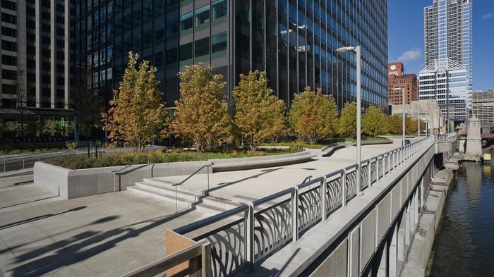 10 & 120 South Riverside Plaza Evaluation and Restoration — image 1