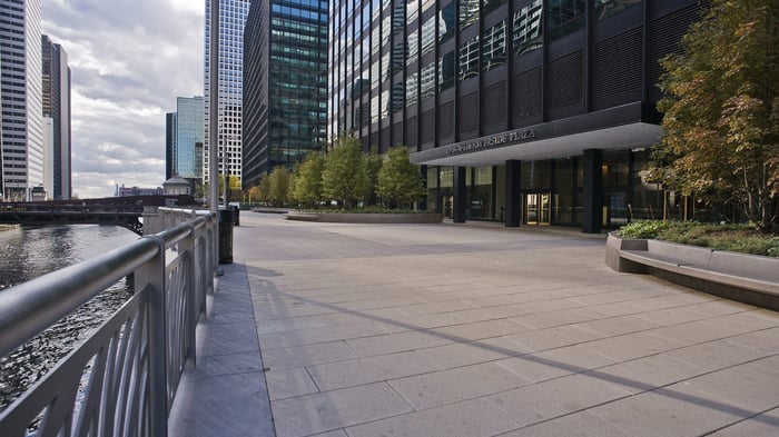10 & 120 South Riverside Plaza Evaluation and Restoration — image 3
