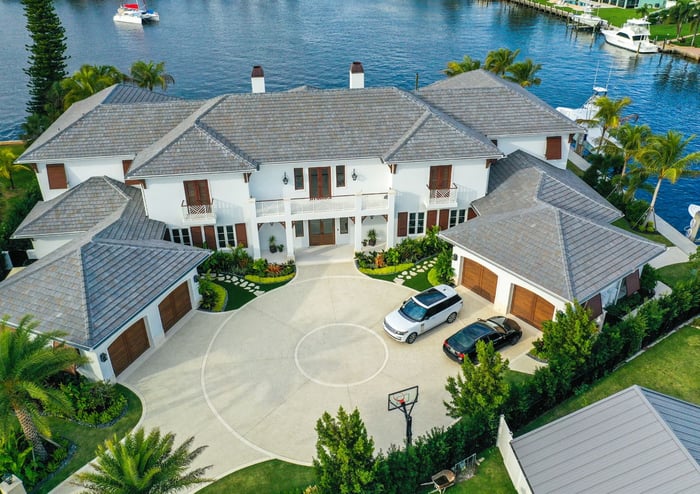 Harris Residence / 764 Waterway Drive — image 1