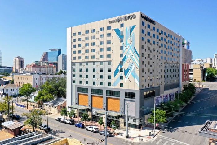 Hotel Indigo Austin Downtown — image 1