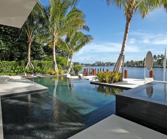 Modern Waterfront Residence — image 1