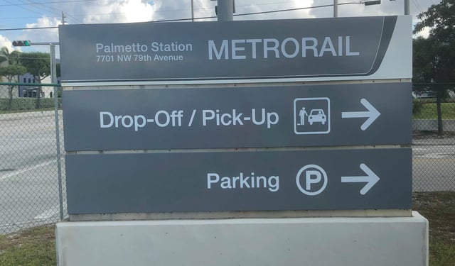 Roadway Signs in the Vicinity of the Metrorail Stations