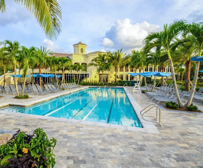 Woodfield Country Club Pool Complex — image 1