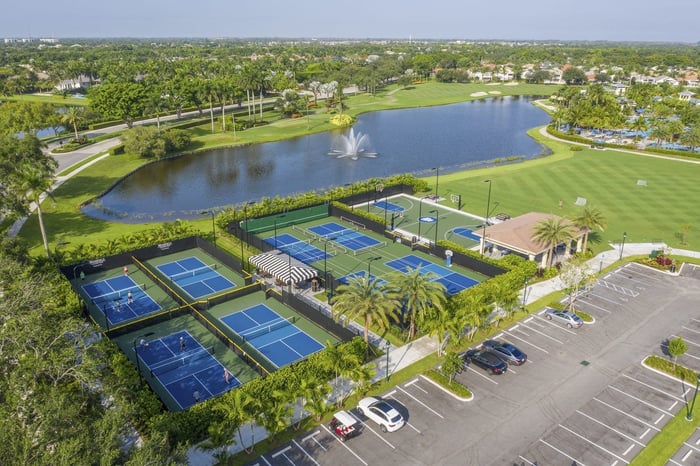 Woodfield Country Club — image 3