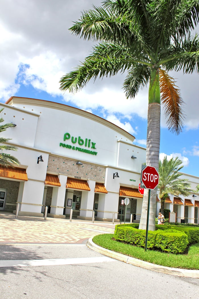 The Shoppes at Woolbright — image 1