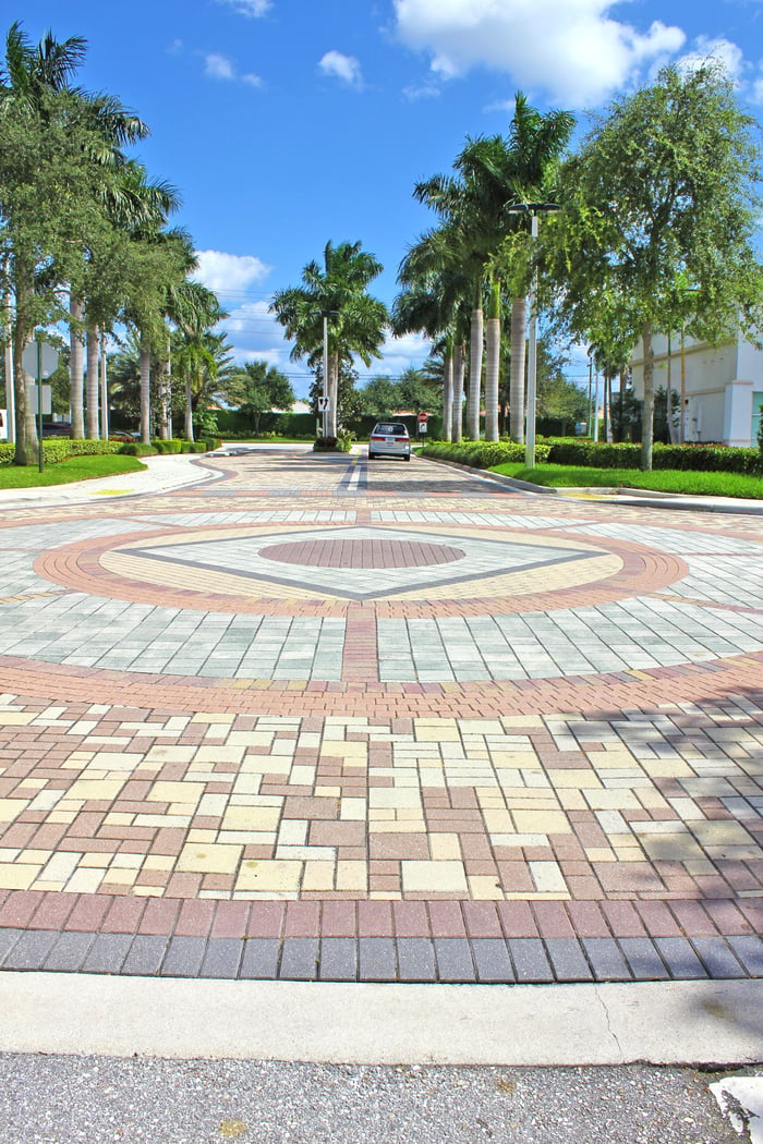 The Shoppes at Woolbright — image 2